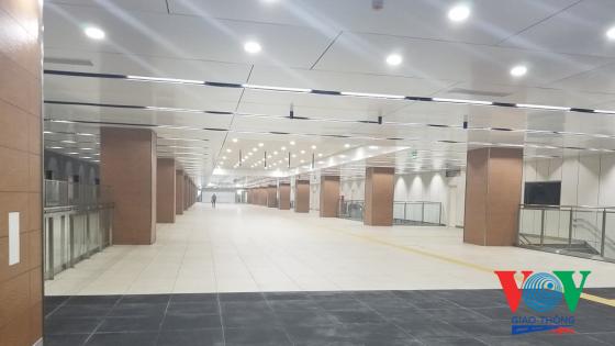 Bên trong Ga Văn Điển khu vực quầy vé và chờ tàu